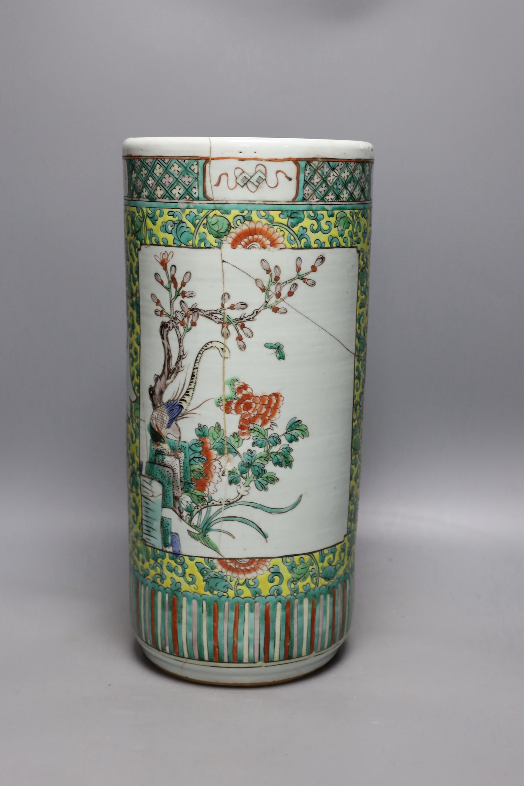 A Chinese famille verte umbrella stand, early 20th century, 44cm tall